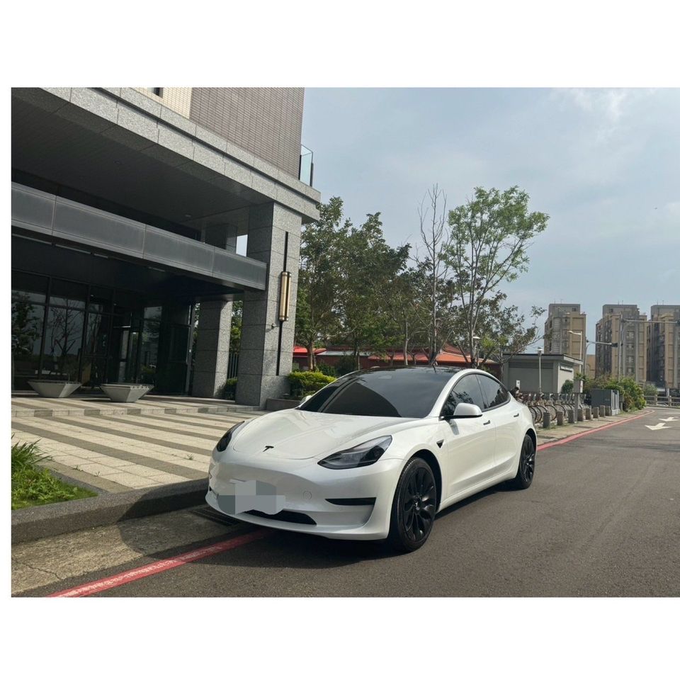 2022 Tesla Model 3 SR